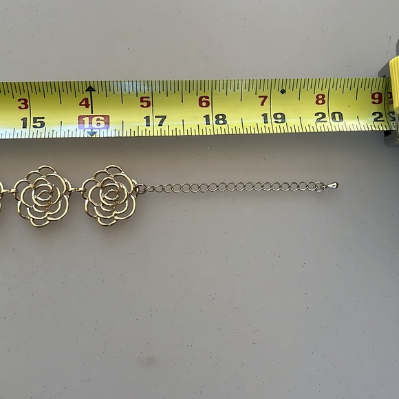 Charming Charlie gold colored floral necklace, EUC - Picture 6 of 7